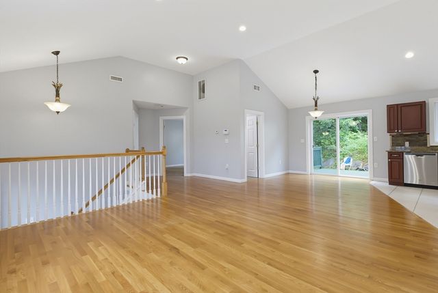 70 Swan Ave, Worcester, MA 01602