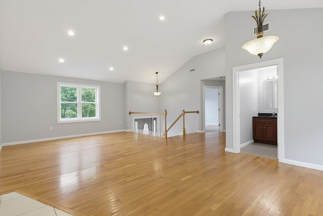 70 Swan Ave, Worcester, MA 01602