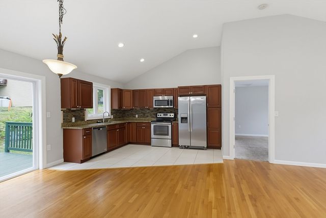 70 Swan Ave, Worcester, MA 01602
