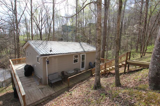 1050 Holiday Haven Dr, Smithville, TN 37166