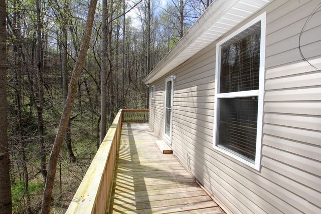 1050 Holiday Haven Dr, Smithville, TN 37166