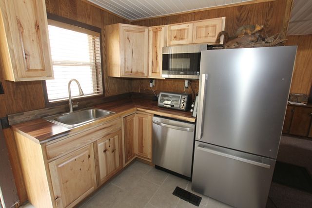 1050 Holiday Haven Dr, Smithville, TN 37166