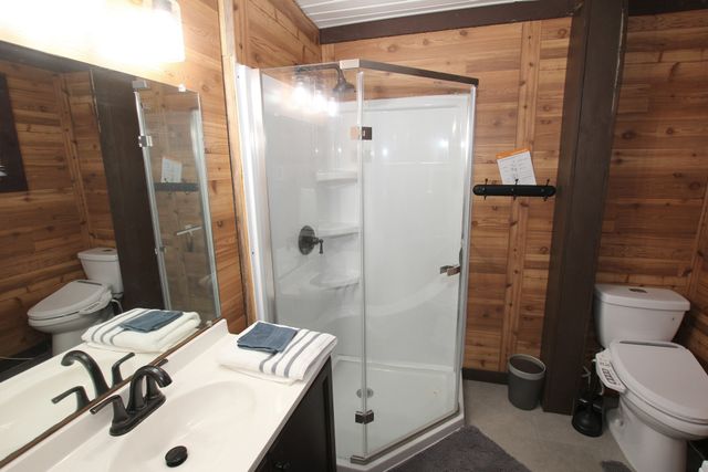 1050 Holiday Haven Dr, Smithville, TN 37166