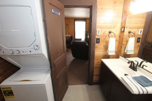 1050 Holiday Haven Dr, Smithville, TN 37166