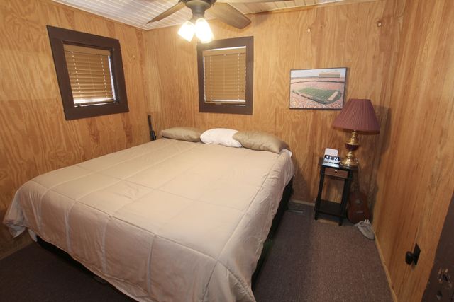 1050 Holiday Haven Dr, Smithville, TN 37166