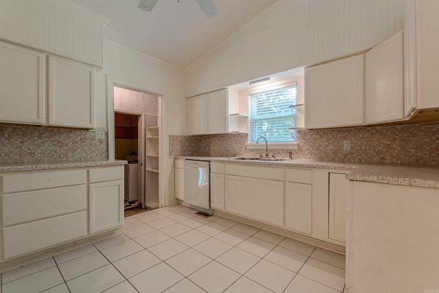 1323 Columbia Ave, Benton, AR 72015