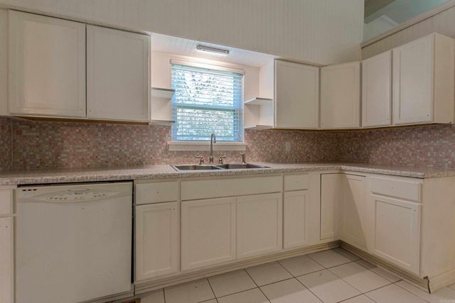 1323 Columbia Ave, Benton, AR 72015