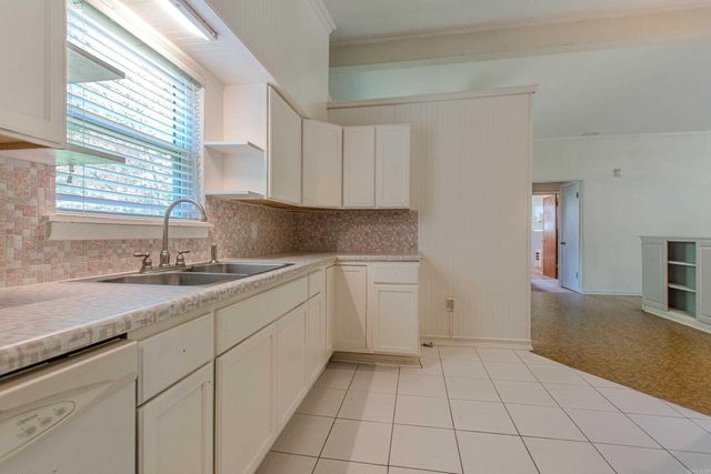 1323 Columbia Ave, Benton, AR 72015