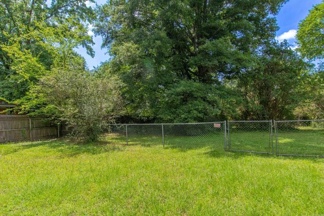 1323 Columbia Ave, Benton, AR 72015