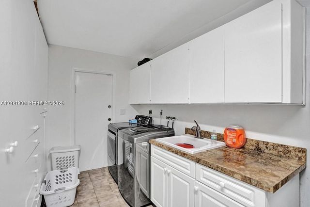 2001 NE 214th St 2001, Miami, FL 33179