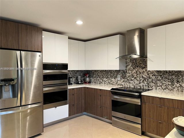 2001 NE 214th St 2001, Miami, FL 33179