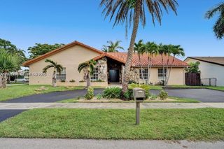 2001 NE 214th St 2001, Miami, FL 33179