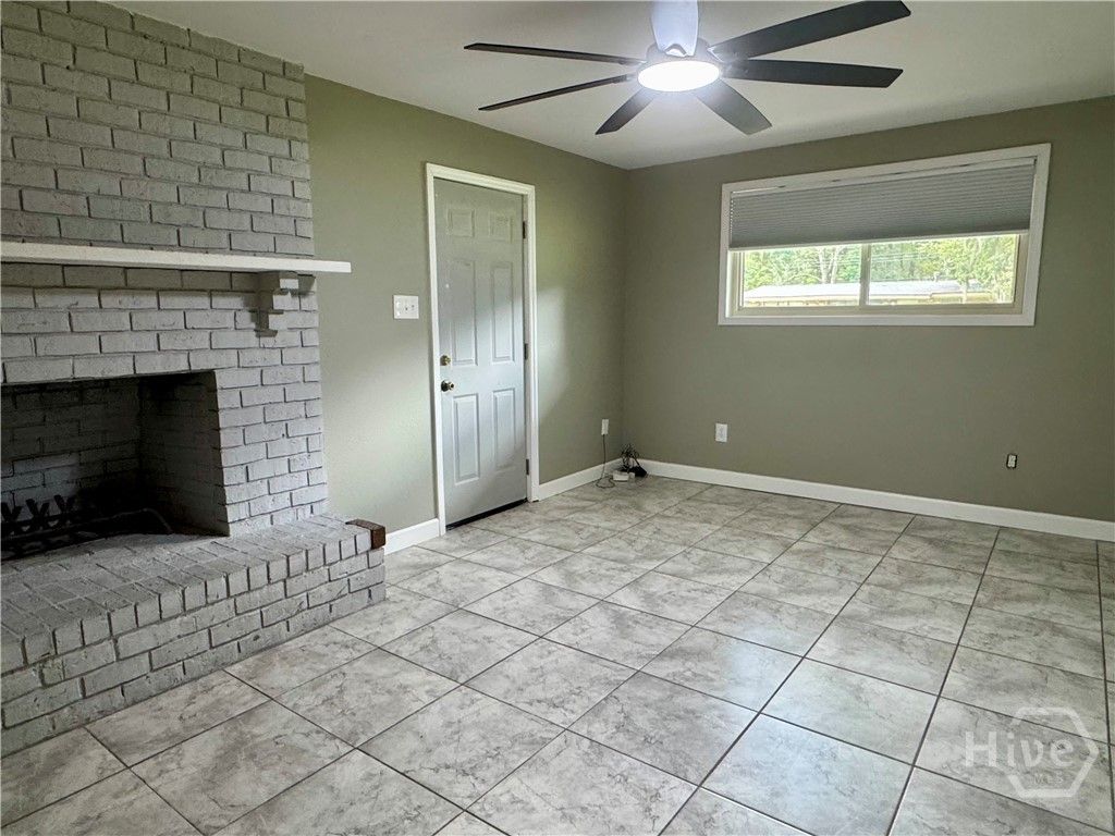 Image 11 of property listing at 20 Catherine Circle, Savannah, GA 31406