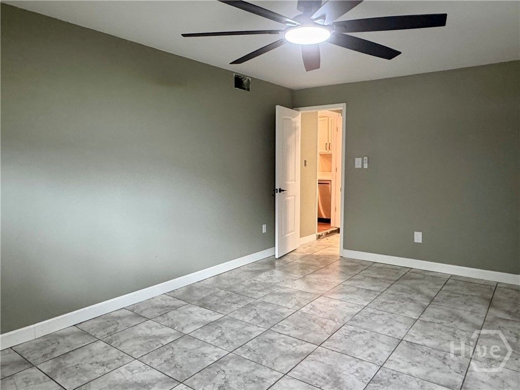 Image 12 of property listing at 20 Catherine Circle, Savannah, GA 31406