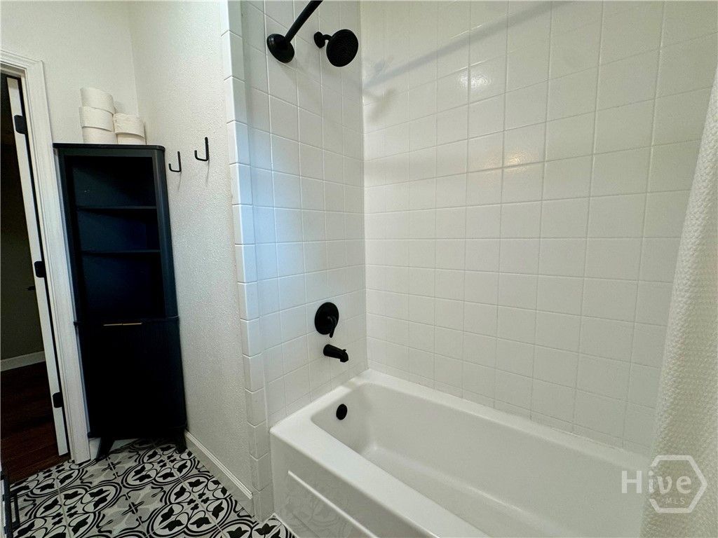 Image 16 of property listing at 20 Catherine Circle, Savannah, GA 31406