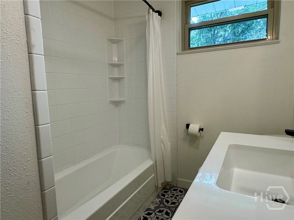 Image 17 of property listing at 20 Catherine Circle, Savannah, GA 31406