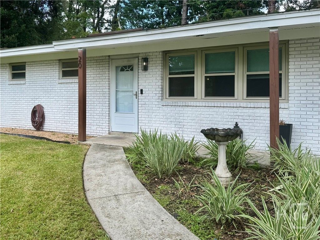 Image 2 of property listing at 20 Catherine Circle, Savannah, GA 31406