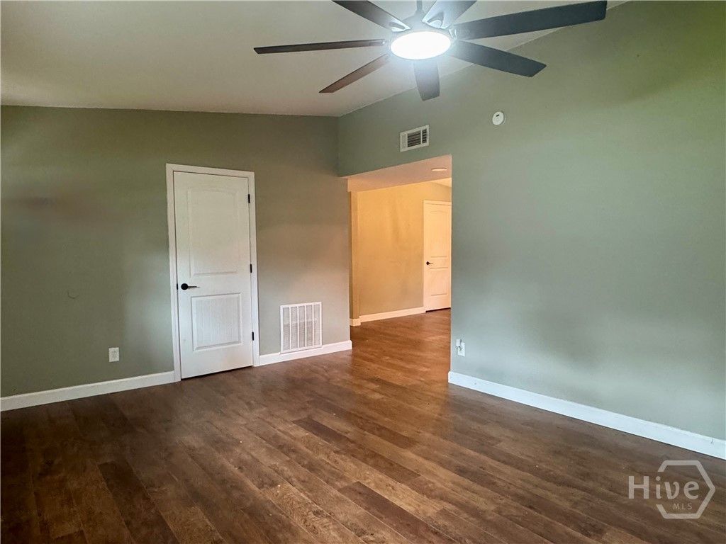 Image 3 of property listing at 20 Catherine Circle, Savannah, GA 31406