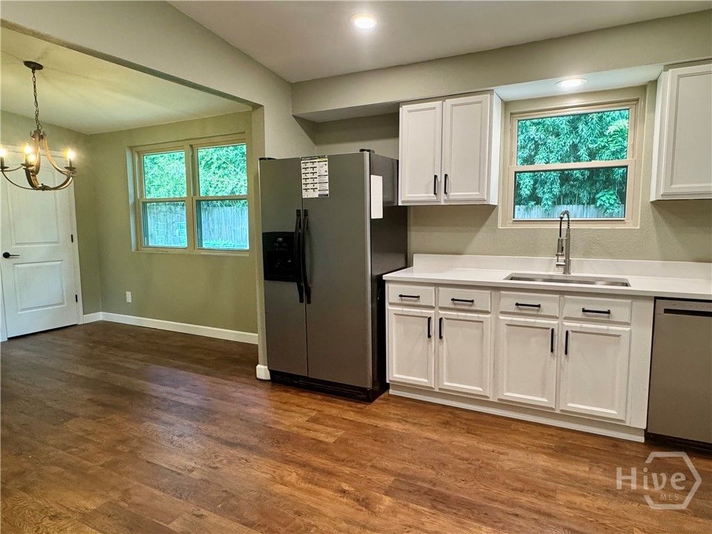 Image 7 of property listing at 20 Catherine Circle, Savannah, GA 31406