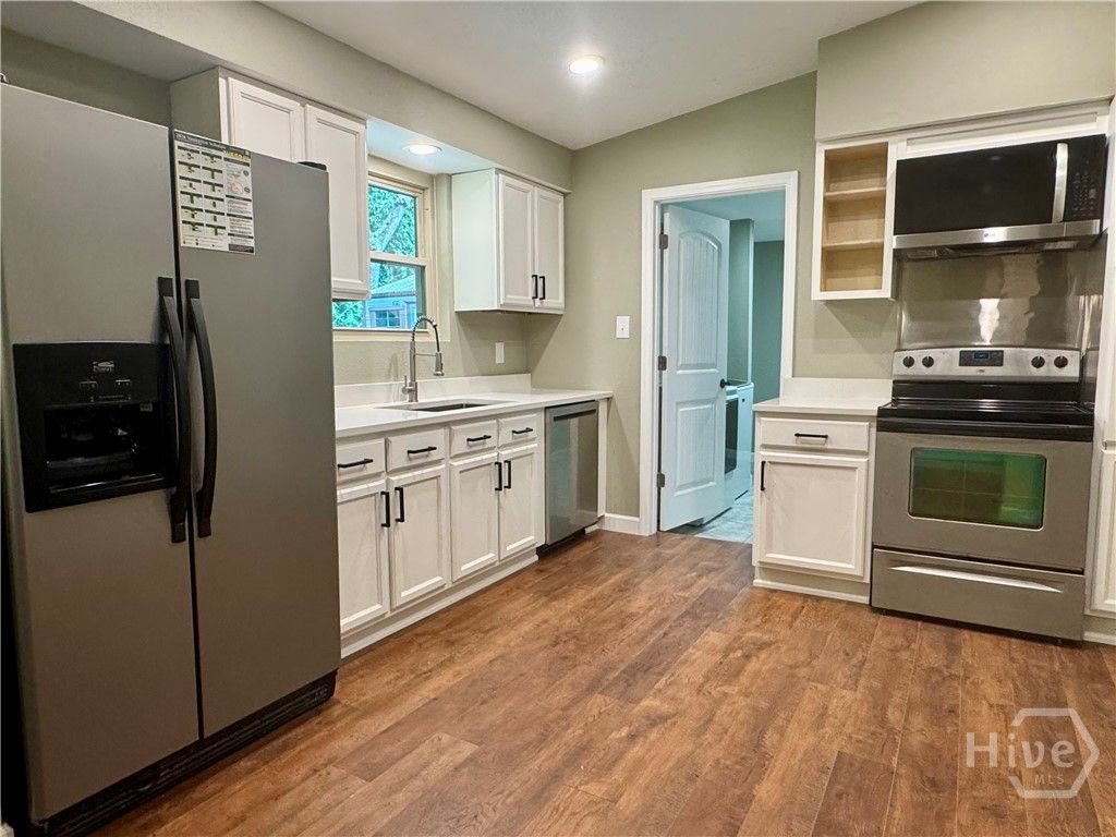 Image 8 of property listing at 20 Catherine Circle, Savannah, GA 31406