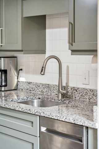 6 Catfiddle Street, Charleston, SC 29403