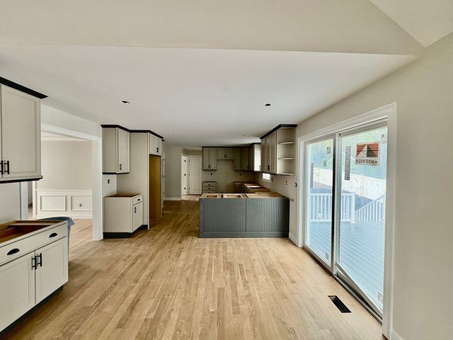 11 Beverly Road, Billerica, MA 01821
