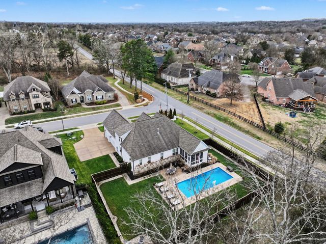 103 Flintshire Ln, Hendersonville, TN 37075