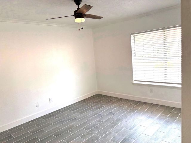 2824 Briarhurst Drive 7, Houston, TX 77057
