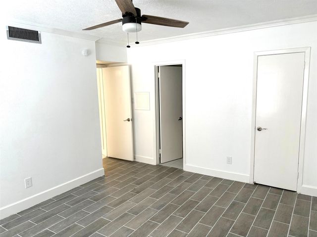 2824 Briarhurst Drive 7, Houston, TX 77057