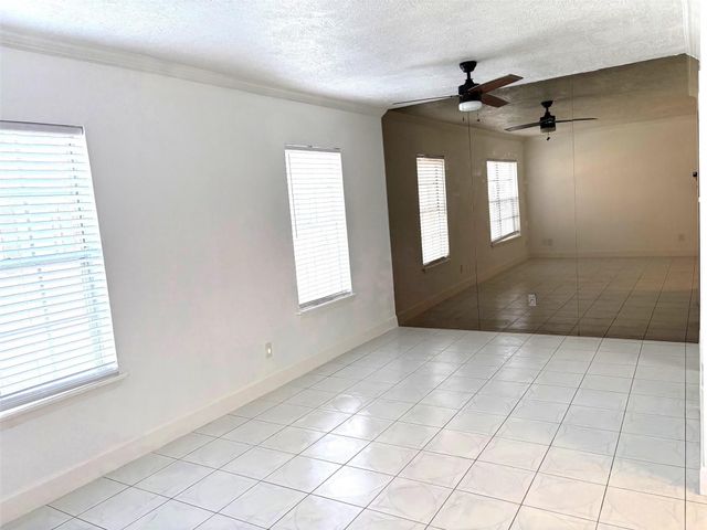 2824 Briarhurst Drive 7, Houston, TX 77057