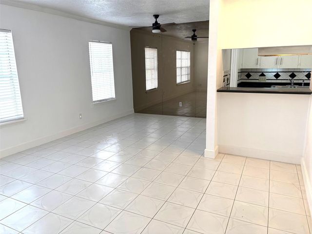 2824 Briarhurst Drive 7, Houston, TX 77057