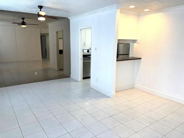 2824 Briarhurst Drive 7, Houston, TX 77057