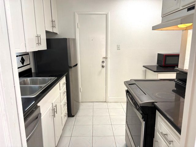 2824 Briarhurst Drive 7, Houston, TX 77057