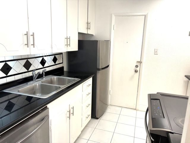 2824 Briarhurst Drive 7, Houston, TX 77057