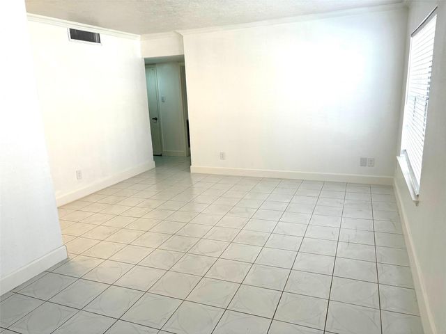 2824 Briarhurst Drive 7, Houston, TX 77057