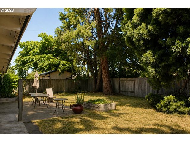 3550 VERBENA Dr, Eugene, OR 97404