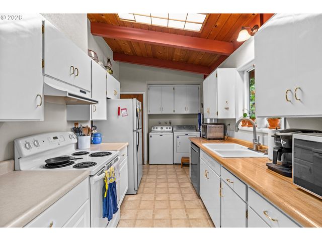 3550 VERBENA Dr, Eugene, OR 97404