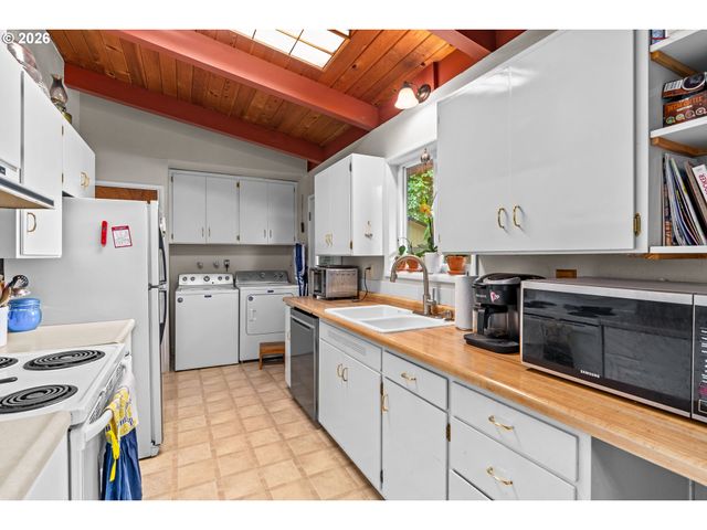 3550 VERBENA Dr, Eugene, OR 97404
