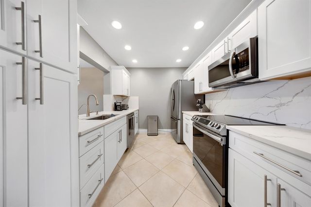 2124 NE 9th Avenue, Wilton Manors, FL 33305