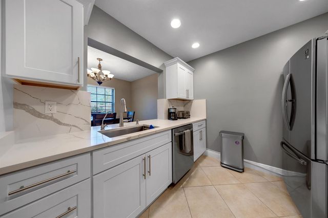2124 NE 9th Avenue, Wilton Manors, FL 33305