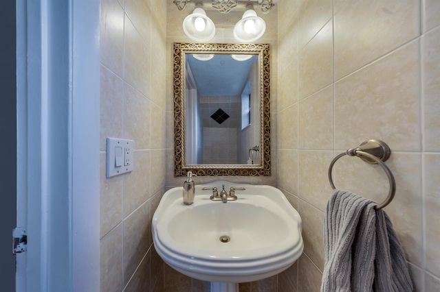 2124 NE 9th Avenue, Wilton Manors, FL 33305