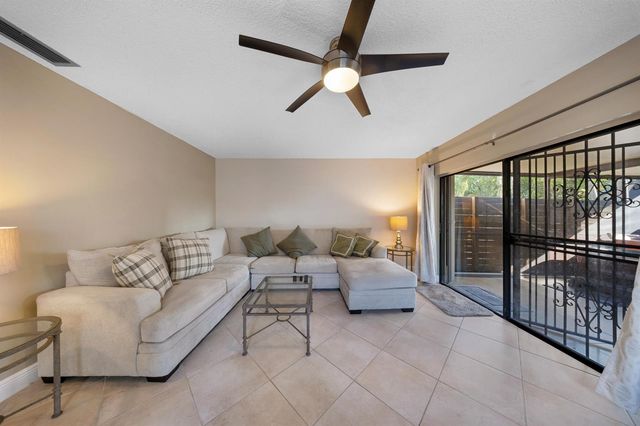 2124 NE 9th Avenue, Wilton Manors, FL 33305