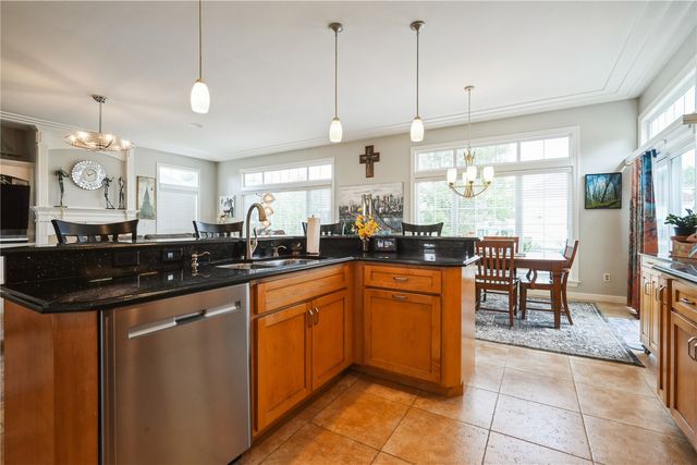 2870 Hunters Ridge Rd, Marion, IA 52302