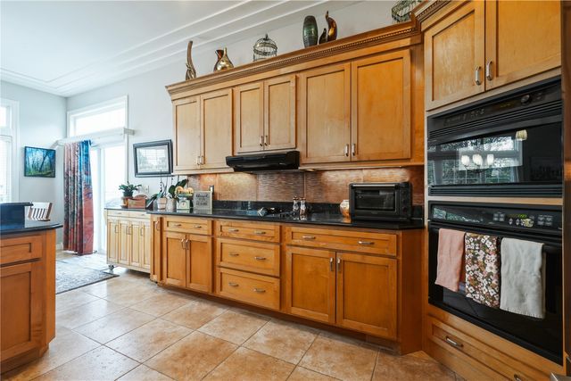 2870 Hunters Ridge Rd, Marion, IA 52302