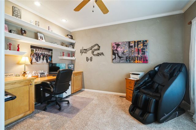 2870 Hunters Ridge Rd, Marion, IA 52302
