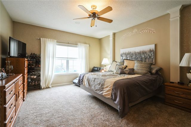 2870 Hunters Ridge Rd, Marion, IA 52302