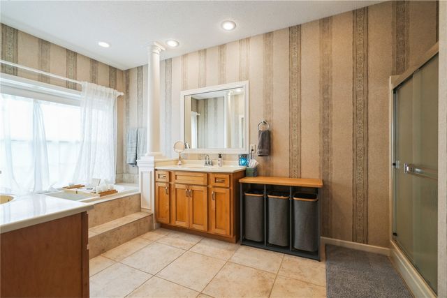 2870 Hunters Ridge Rd, Marion, IA 52302
