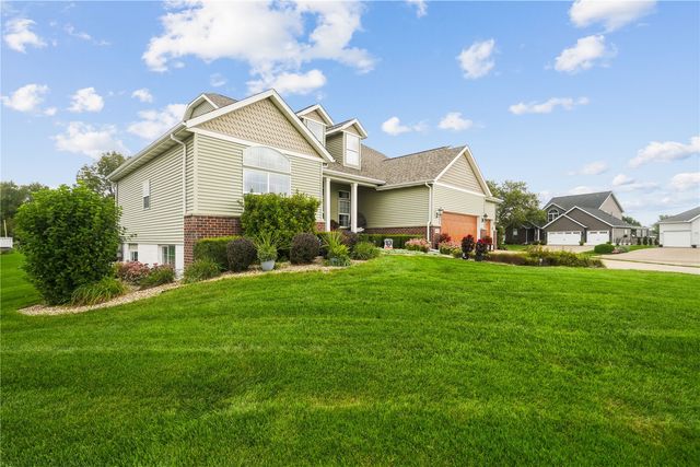 2870 Hunters Ridge Rd, Marion, IA 52302