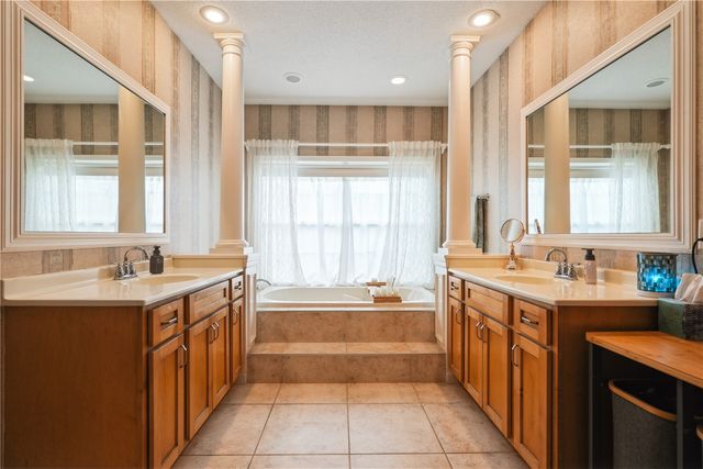 2870 Hunters Ridge Rd, Marion, IA 52302
