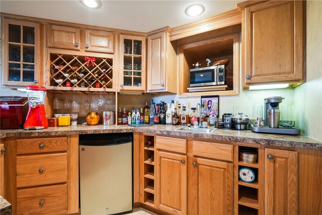 2870 Hunters Ridge Rd, Marion, IA 52302